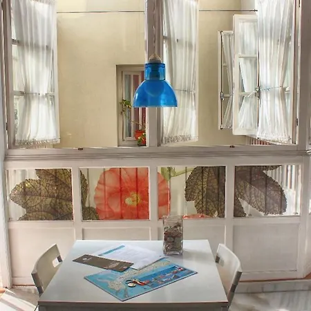 Penthouse With Large Terrace In Center Of كاديز