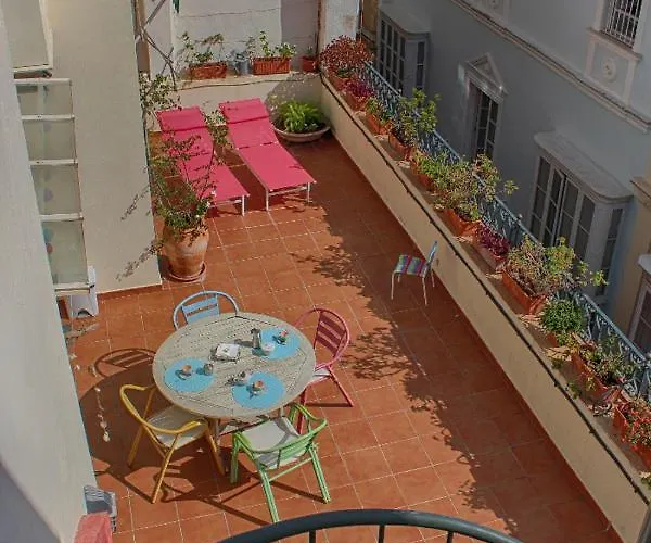 Penthouse With Large Terrace In Center Of Cadiz