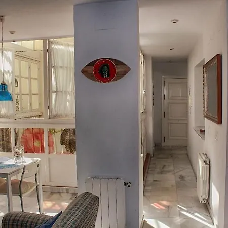 Апартаменти Penthouse With Large Terrace In Center Of